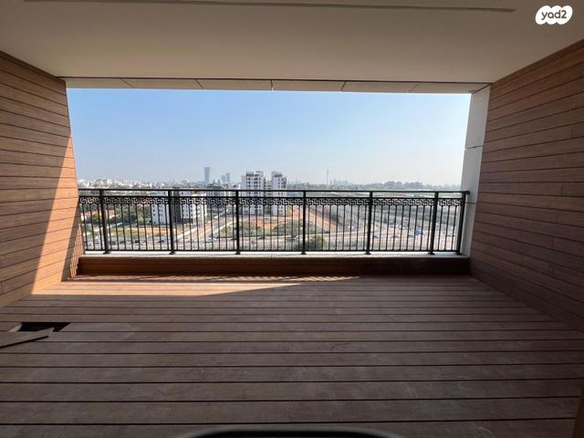 דירה, בנימין וולפוביץ', רעננה