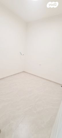 דירה, פנחס אפשטיין, הר שלום, בני ברק