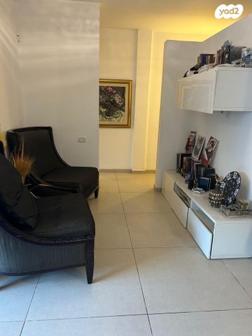 דירת גן, רמב"ם, רעננה