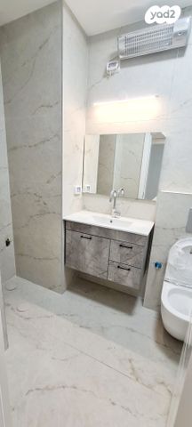 דירה, פנחס אפשטיין, הר שלום, בני ברק