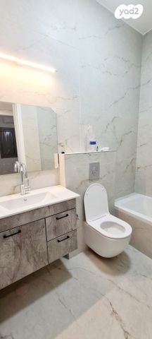 דירה, פנחס אפשטיין, הר שלום, בני ברק