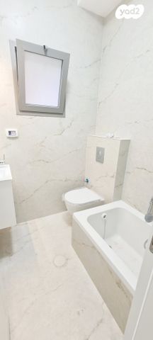 דירה, פנחס אפשטיין, הר שלום, בני ברק