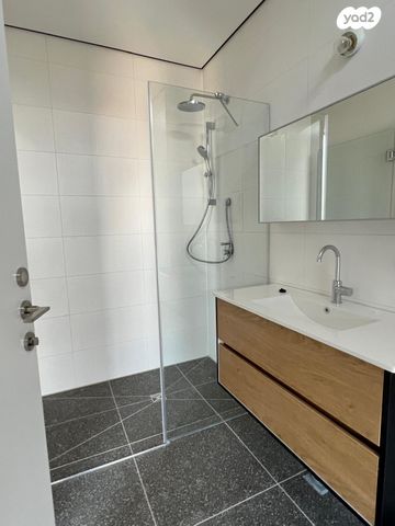 דירה, בנימין וולפוביץ', רעננה