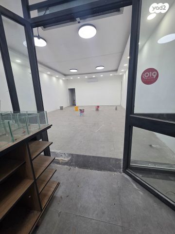 חנויות/ שטח מסחרי