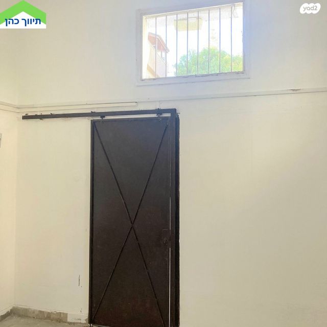 מחסנים, מוהליבר, רסקו א', חולון