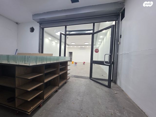 חנויות/ שטח מסחרי, הנשיא וייצמן 12, שיכון ד, טבריה