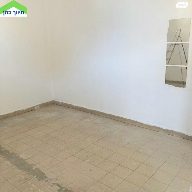 מחסנים, מוהליבר, רסקו א', חולון