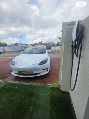 מודעת רכב טסלה מודל 3