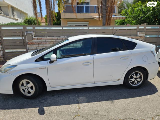 מודעת רכב טויוטה פריוס