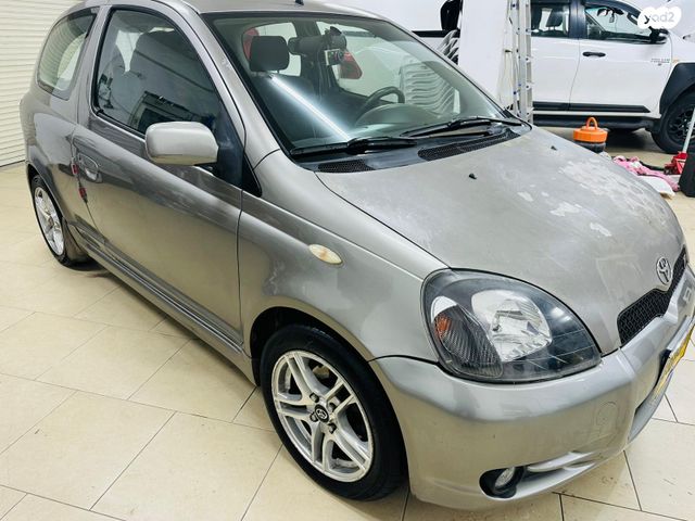 טויוטה יאריס