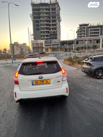 טויוטה פריוס פלוס