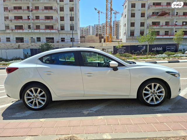 מודעת רכב מאזדה 3