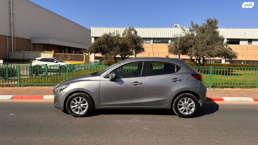 מודעת רכב מאזדה 2