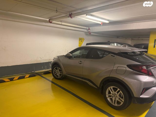 מודעת רכב טויוטה C-HR