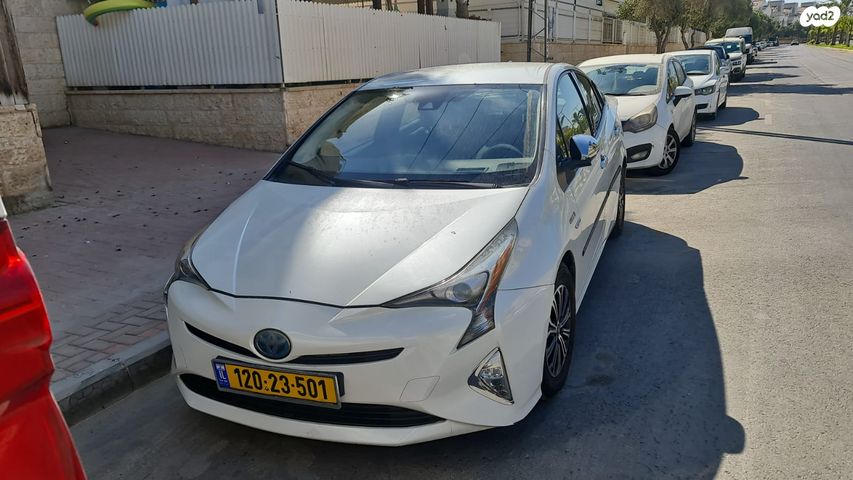 טויוטה פריוס