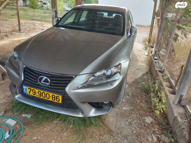 מודעת רכב לקסוס IS