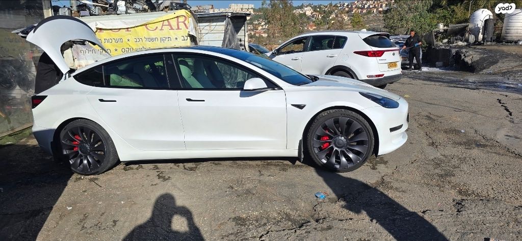 מודעת רכב טסלה מודל 3