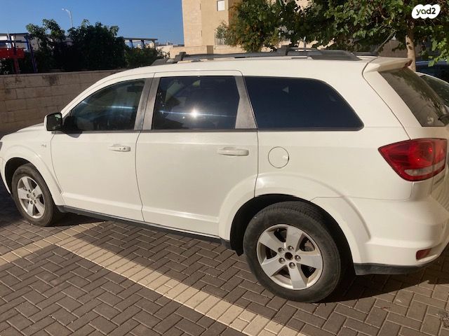 מודעת רכב דודג' ג'רני