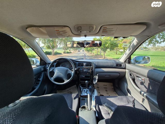 סובארו B4/לגאסי