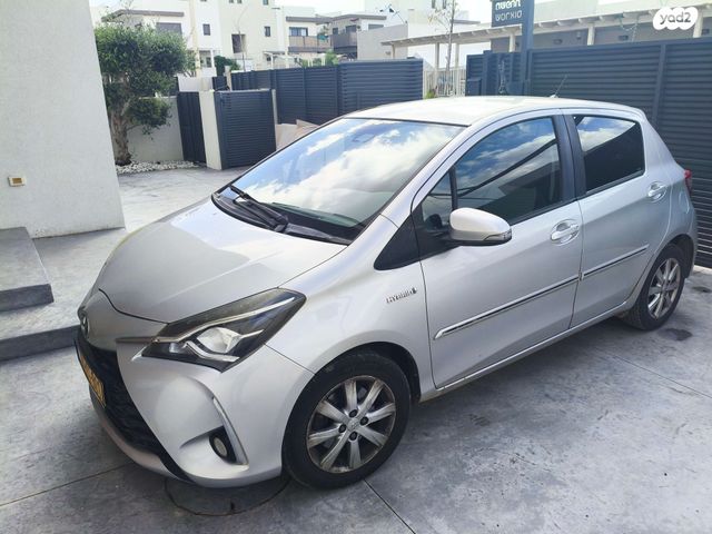 טויוטה יאריס