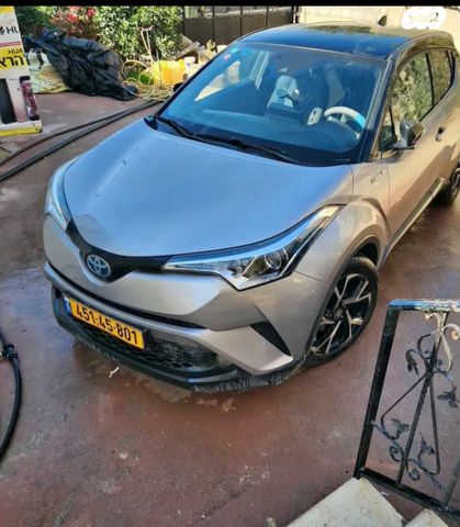 מודעת רכב טויוטה C-HR
