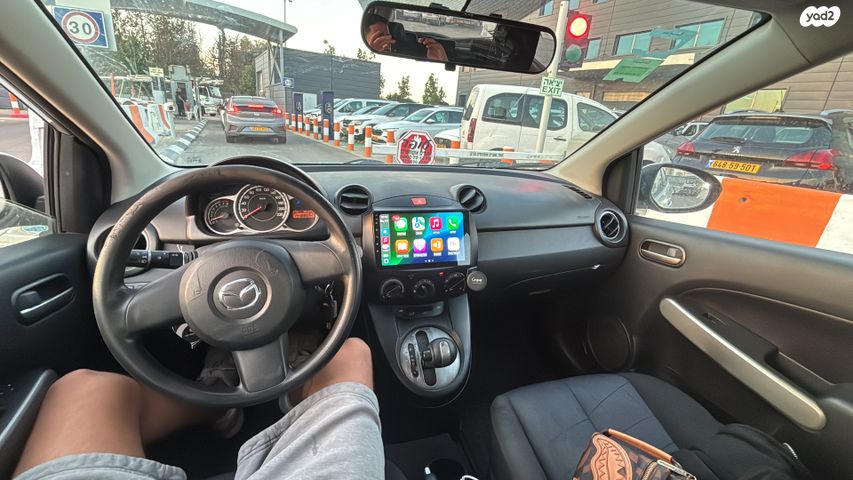 מודעת רכב מאזדה 2