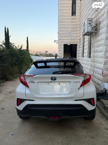 מודעת רכב טויוטה C-HR