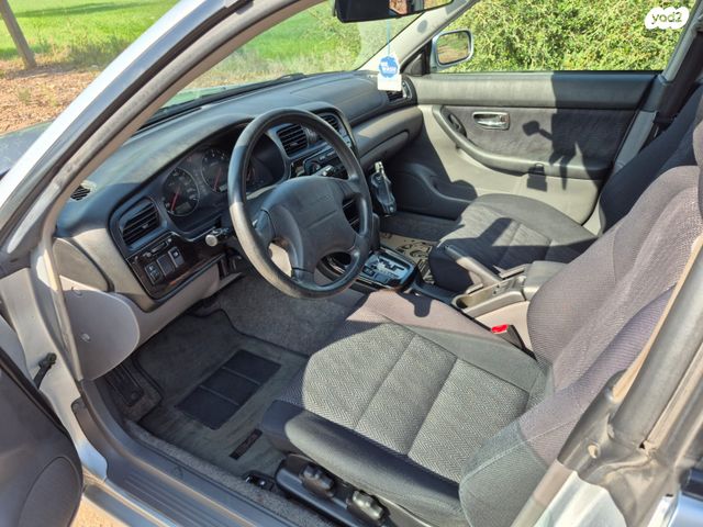 סובארו B4/לגאסי