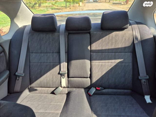 סובארו B4/לגאסי