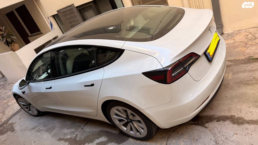 מודעת רכב טסלה מודל 3