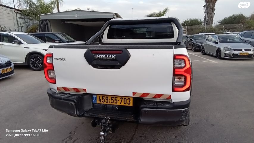 מודעת רכב טויוטה היילקס 2