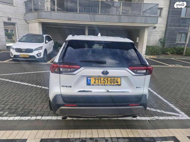 טויוטה RAV4