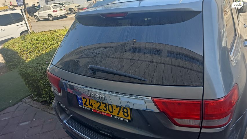 מודעת רכב ג'יפ גרנד צ'ירוקי