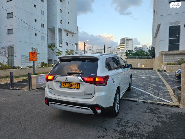 מיצובישי אאוטלנדר