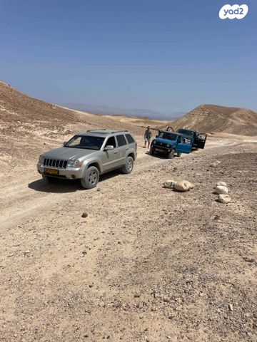 מודעת רכב ג'יפ גרנד צ'ירוקי