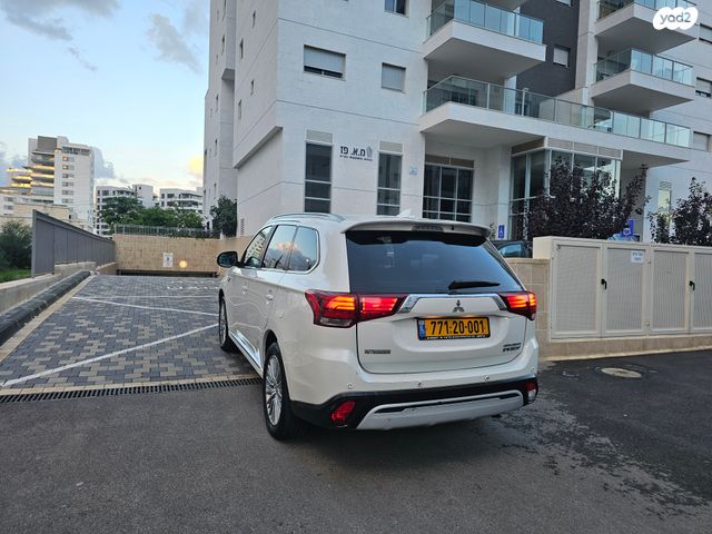 מיצובישי אאוטלנדר