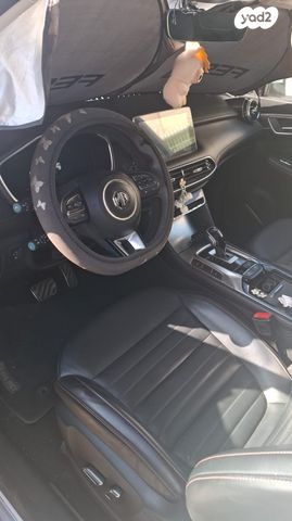 מודעת רכב אם ג'י EHS PHEV