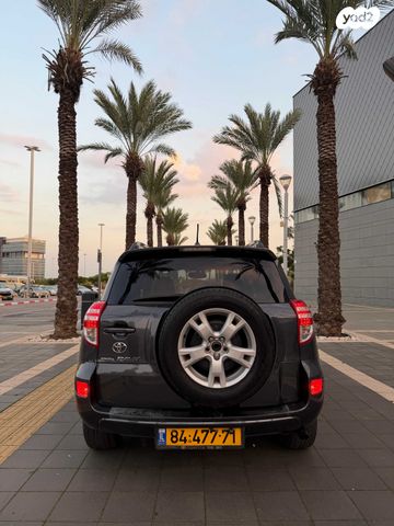 טויוטה RAV4