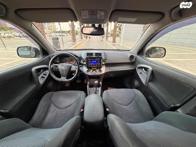 טויוטה RAV4