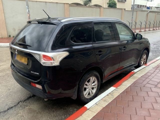 מיצובישי אאוטלנדר