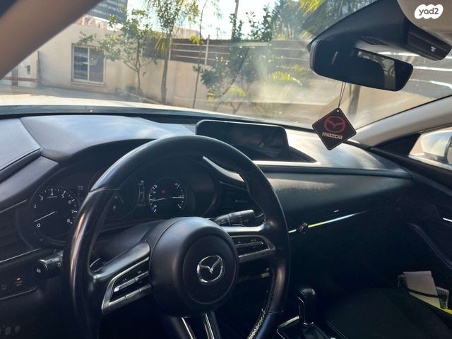 מודעת רכב מאזדה CX-30