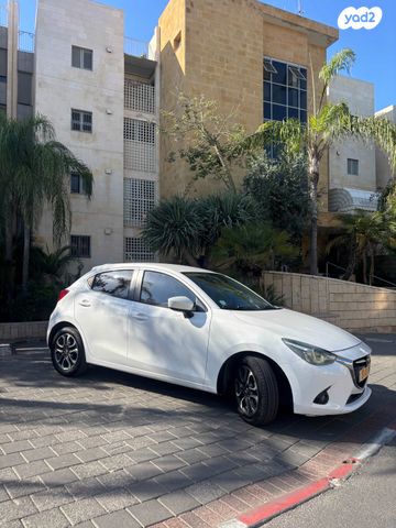 מודעת רכב מאזדה 2