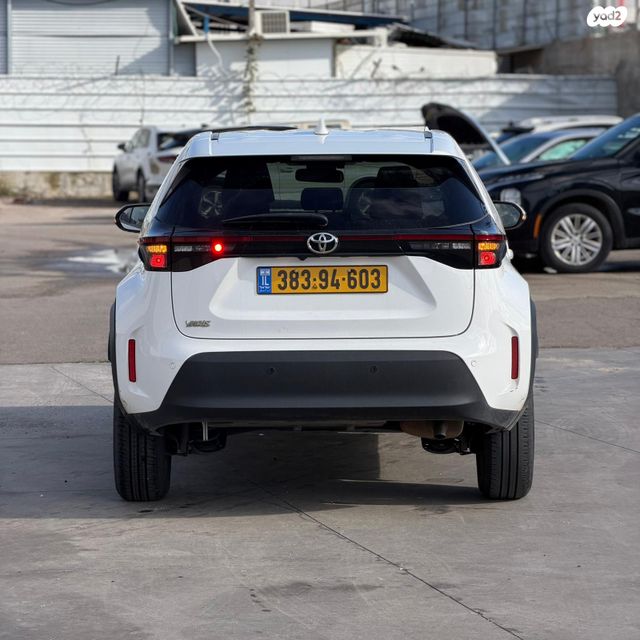 מודעת רכב טויוטה יאריס קרוס 2