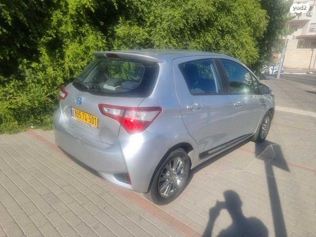 טויוטה יאריס