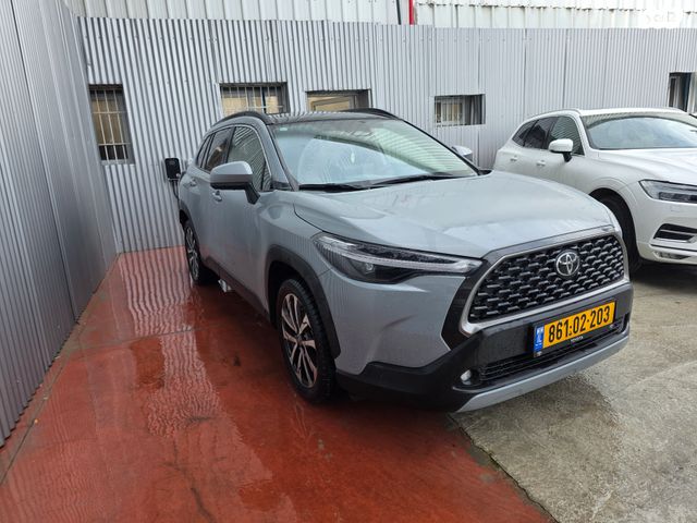 מודעת רכב טויוטה קורולה קרוס