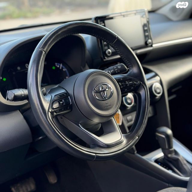 טויוטה יאריס קרוס