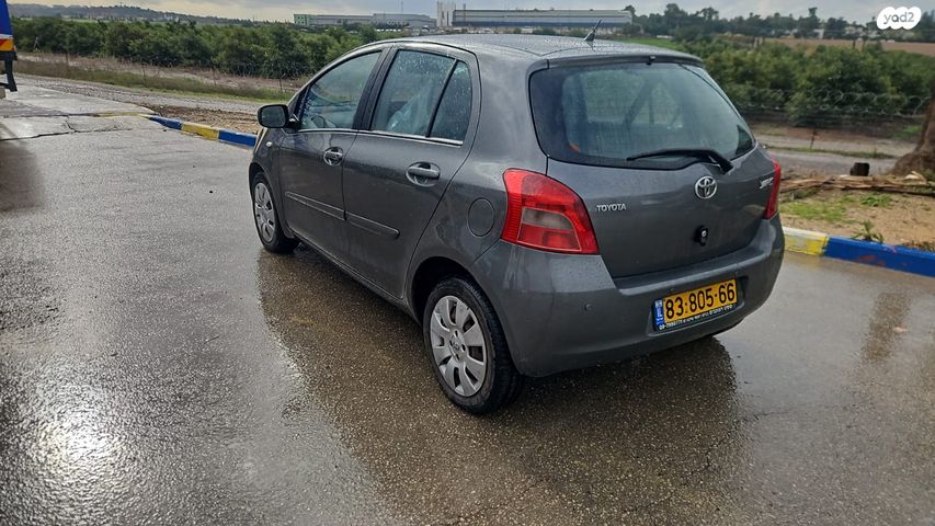 טויוטה יאריס