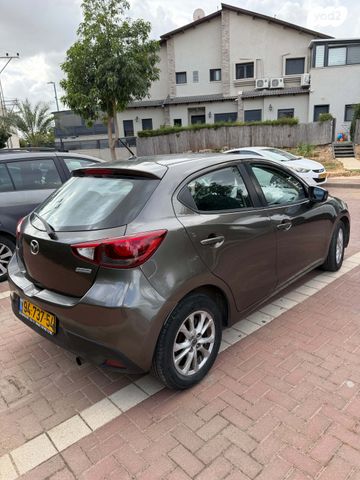 מודעת רכב מאזדה 2