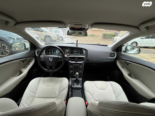 וולוו V40