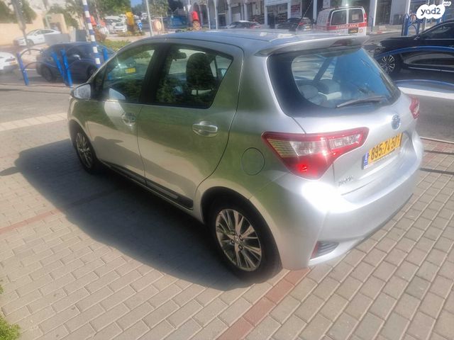 טויוטה יאריס